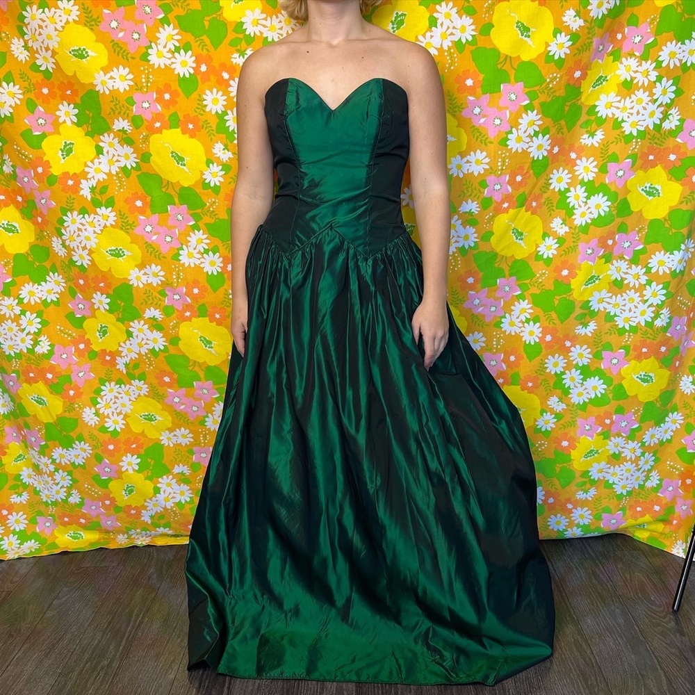 Emerald green taffeta gown size 6